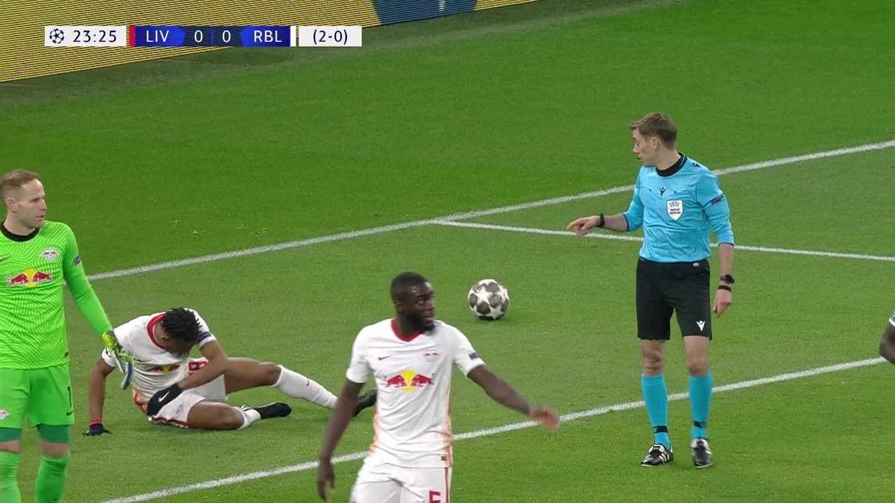 ¡TIRO ATAJADO! disparo por Mohamed Salah.