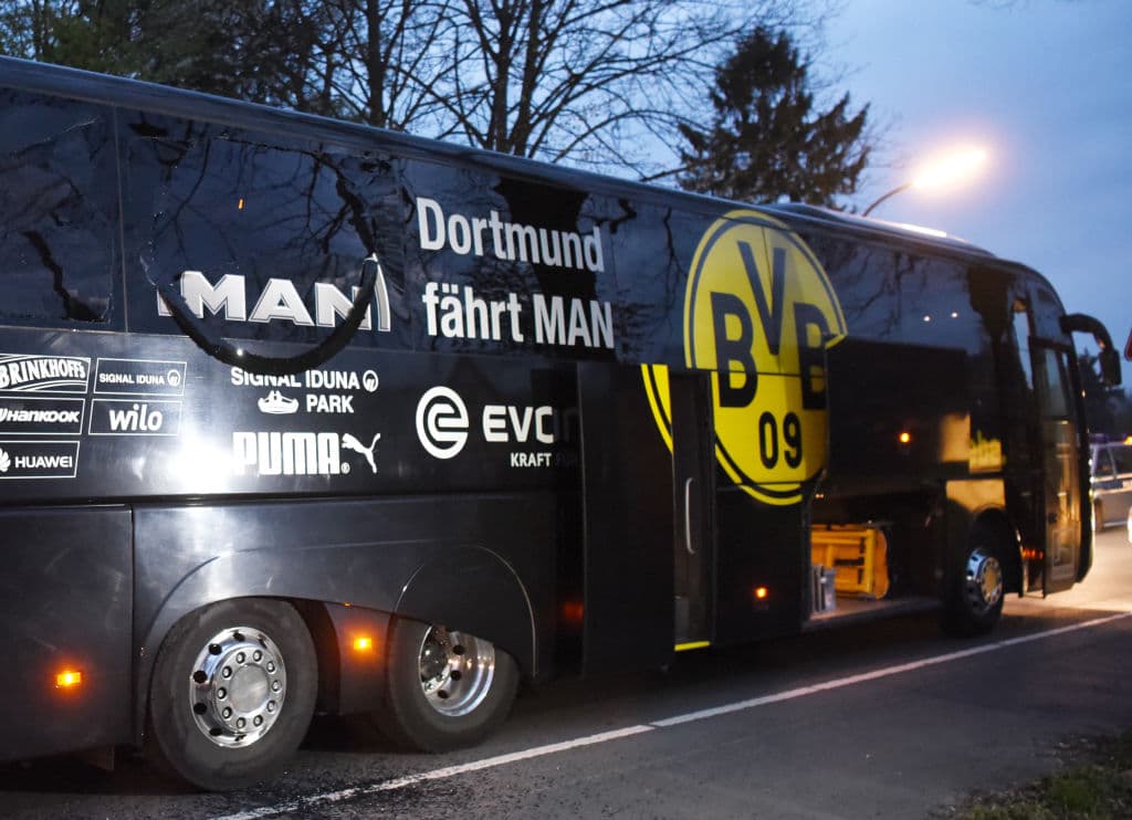 Así quedó el camión del Dortmund tras el ataque que sufrió