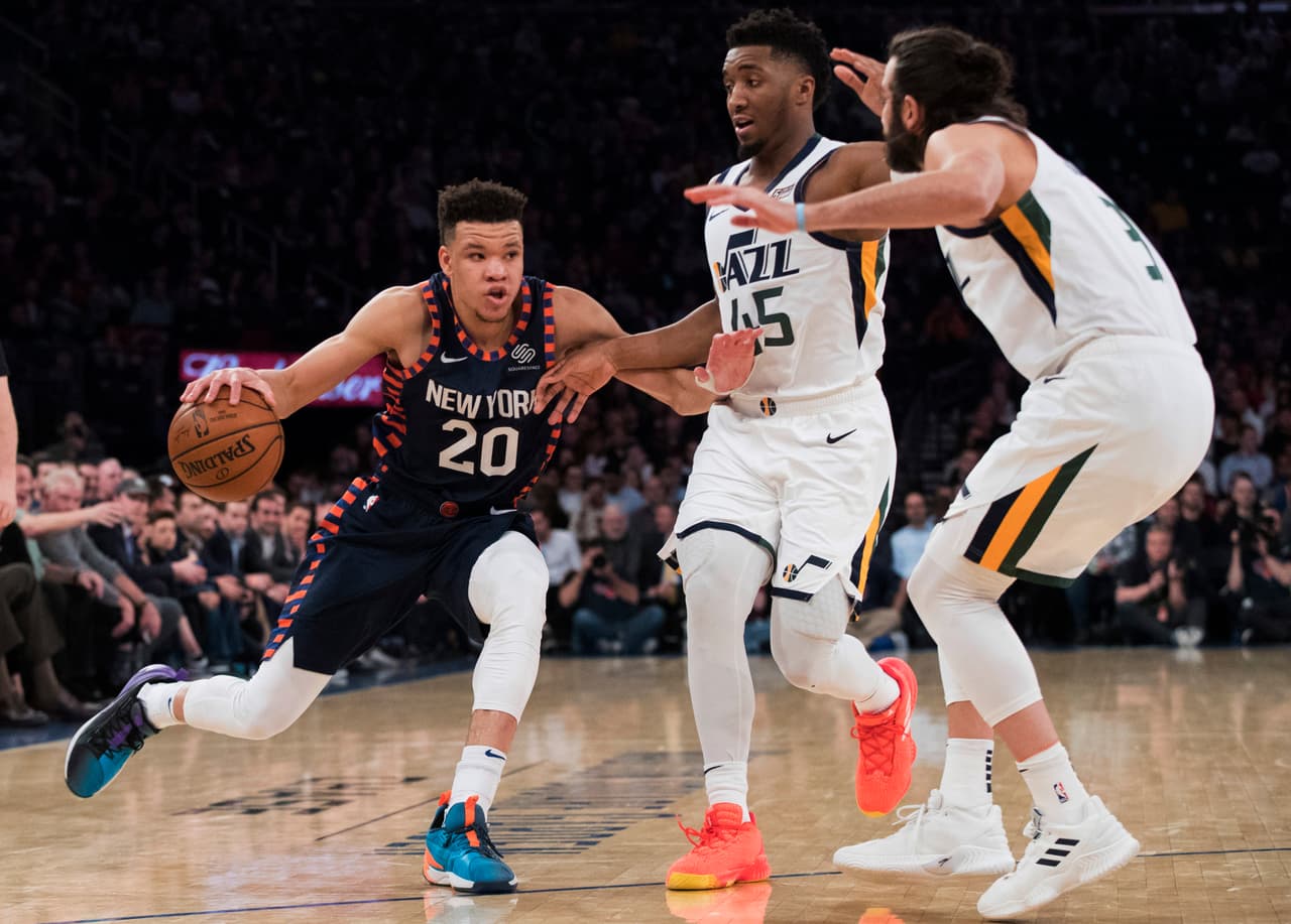 Utah 137-116 New York. Los Knicks (14-58) siguen empecinados en ser el peor equipo de la NBA al sumar su novena derrota en los últimos 10 juegos. El Jazz (42-29), por su parte, sumó su quinto triunfo consecutivo. El estelar guardia Donovan Mitchell (45) se despachó con 30 puntos para Utah.