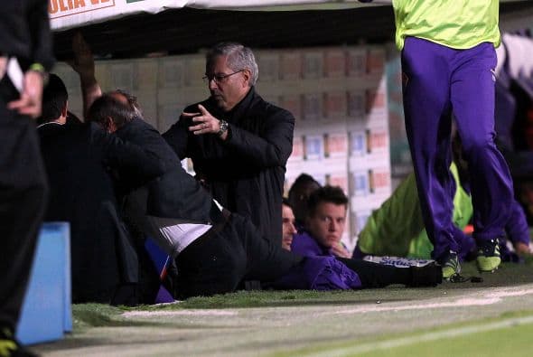 Delio Rossi Vs. Adem Ljajic. Delio Rossi, entrenador de Fiorentina en el 2012, atacó a Adem Ljajic porque el jugador le aplaudió irónicamente cuando lo sustituyo en un partido.