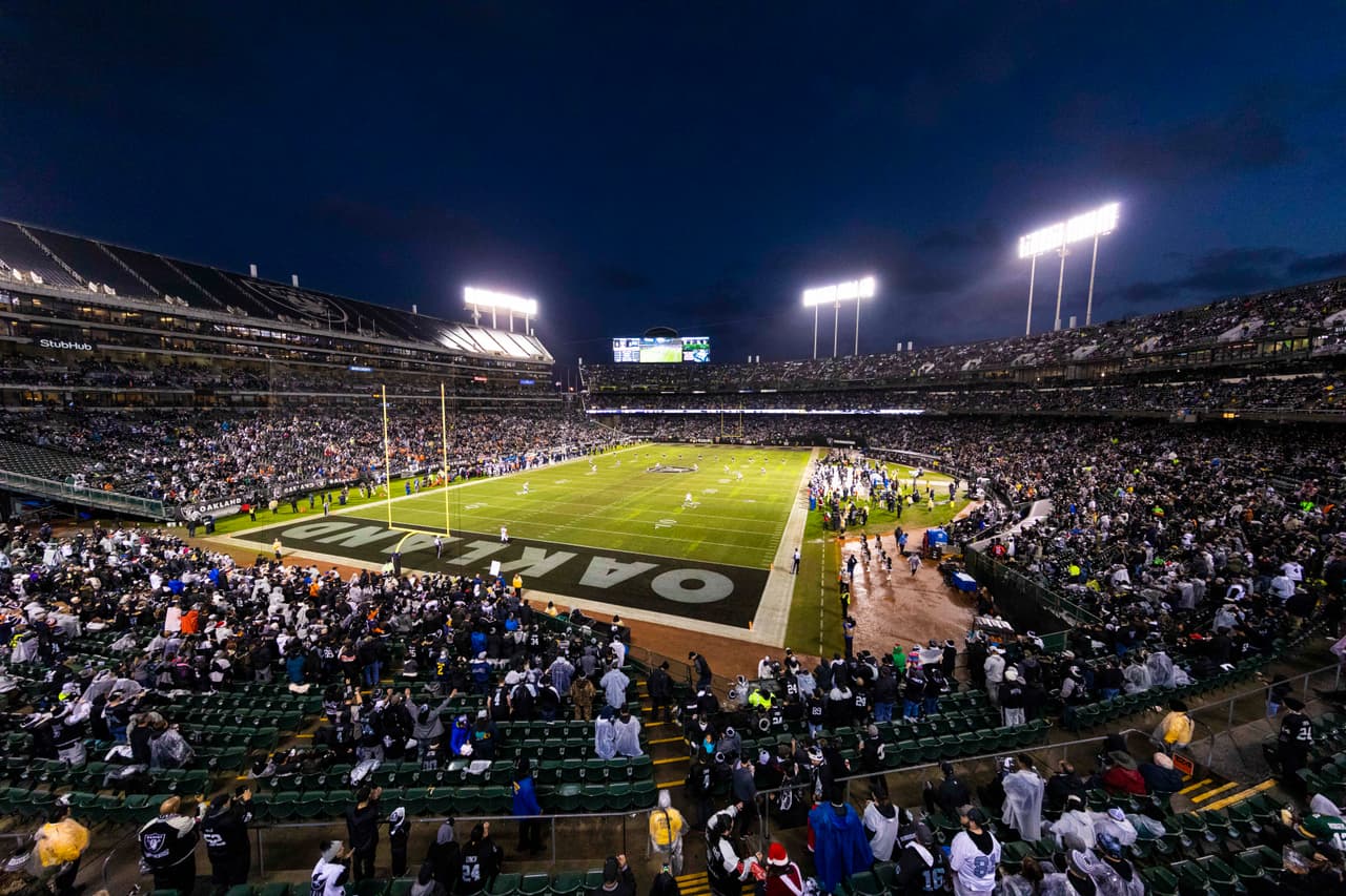 ¡Una temporada más en Oakland! Raiders reciben aprobación de arrendamiento del Coliseum