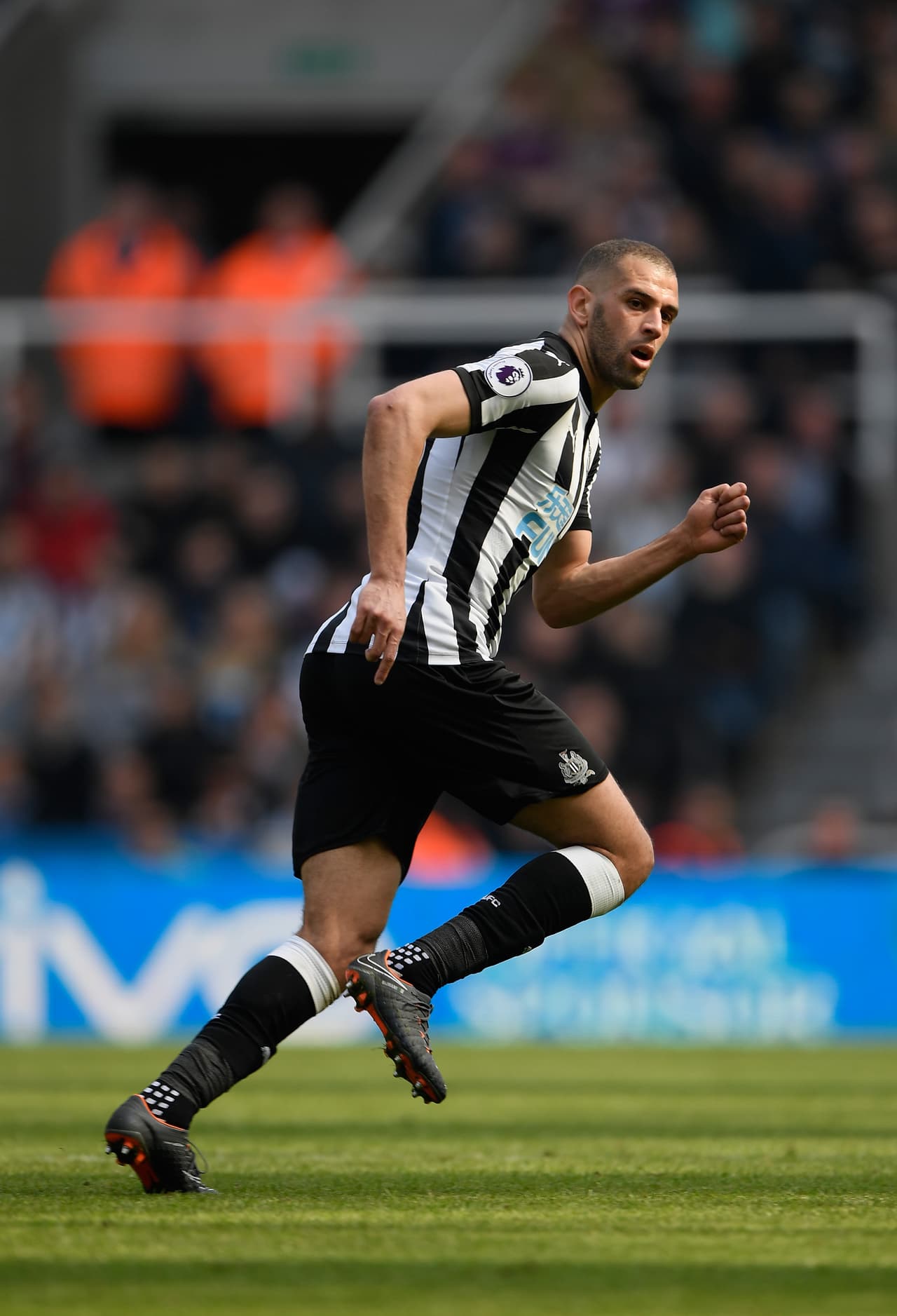 El turco Islam Slimani es objetivo del Fulham para el mercado invernal pues el técnico de ese equipo, Claudio Ranieri, conoce y espera contar con el delantero con el que fue campeón en Leicester.