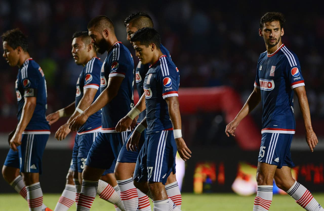 Un cuadro que inmiscuido aún en asuntos de la lucha por el no descenso no se puede dar el lujo ni de pestañear, más aún por la salida de un buen número de jugadores –Luis Michel, Patricio Araujo, entre otros- y la falta de refuerzos,