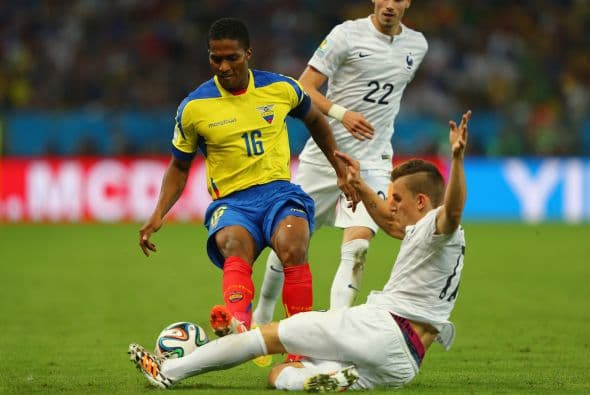 De esos 25, 13 juegan fuera de su país. Entre los que destacan Antonio Valencia del Manchester United (Inglaterra), Carlos Grueso del Sttutgart (Alemania), Felipe Caicedo del Espanyol (España), Enner Valencia del West Ham (Inglaterra) -aunque este finalmente no viajó por lesión- y Jefferson Montero del Swansea (Inglaterra).