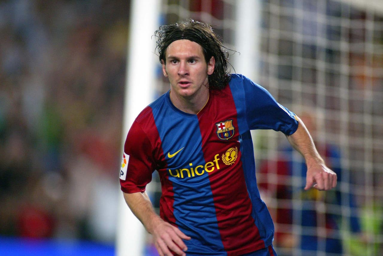 Como todo un Sansón, Messi en 2007 despegó toda su fuerza en la cancha acompañado de una larga cabellera. Fue su mayor explosión a nivel mundial, ante la sorpresa y agrado de todos los fanáticos.