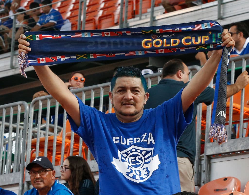 No podían faltar los artículos simbólicos de la competencia.