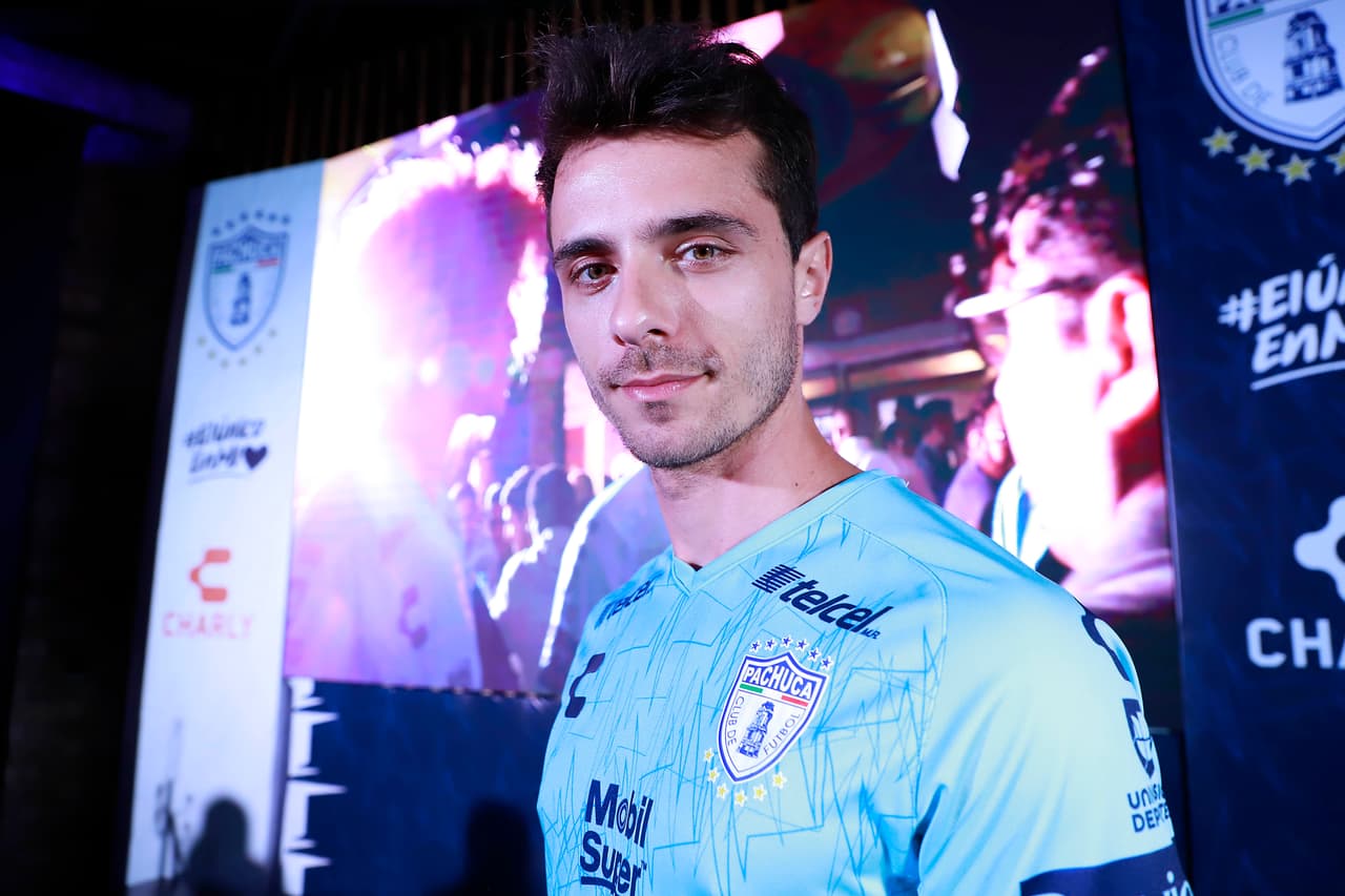 En la noche del viernes fue presentada la nueva playera del Pachuca con la que competirá en el Apertura 2019 de la Liga MX, con protagonismo de sus futbolistas del plantel masculino y femenino.