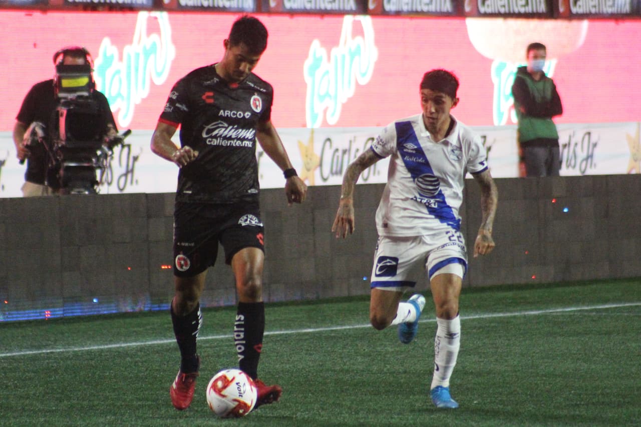 Con un solitario gol de Brayan Angulo, los Xolos consiguen su segunda victoria del torneo en casa.