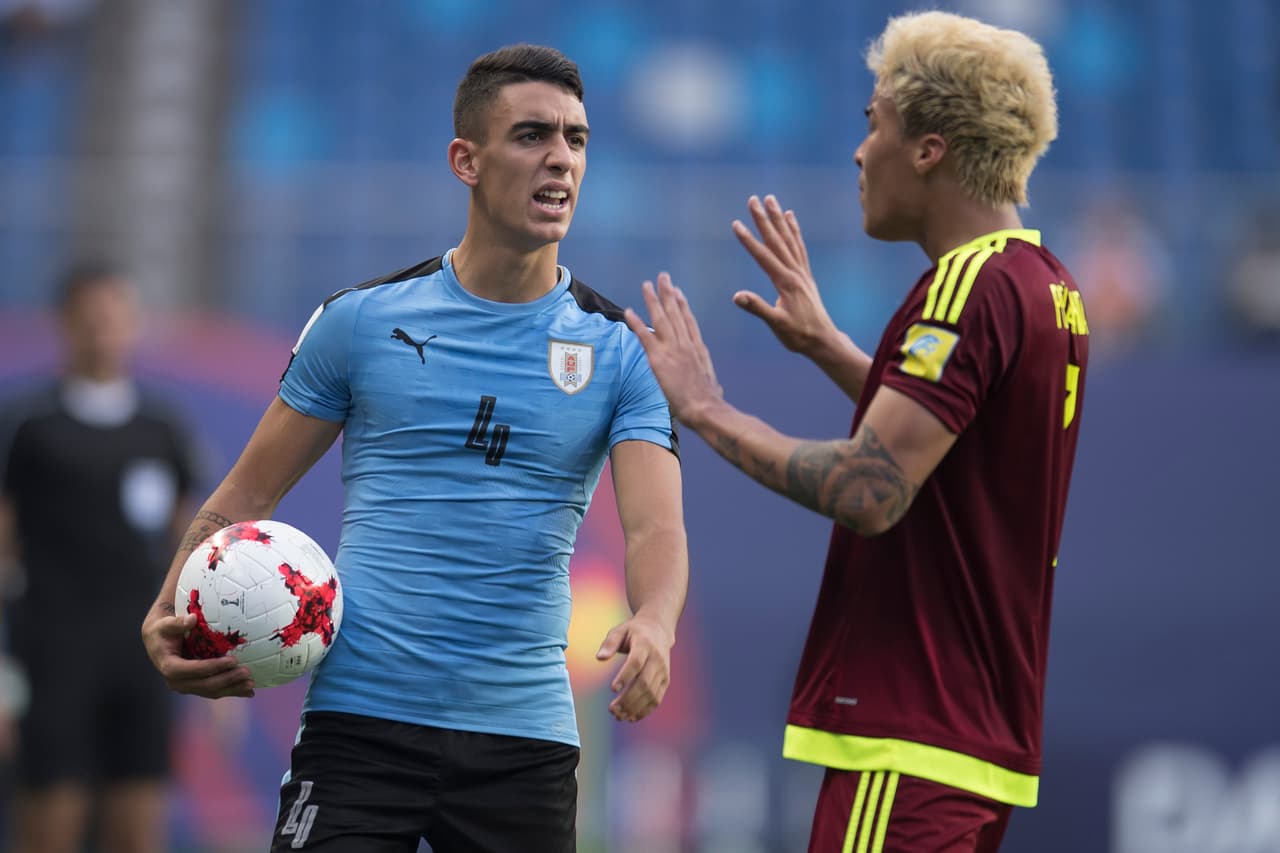 Lo uruguayos comenzaron el partido con su característica agresividad y competitividad en la cancha.