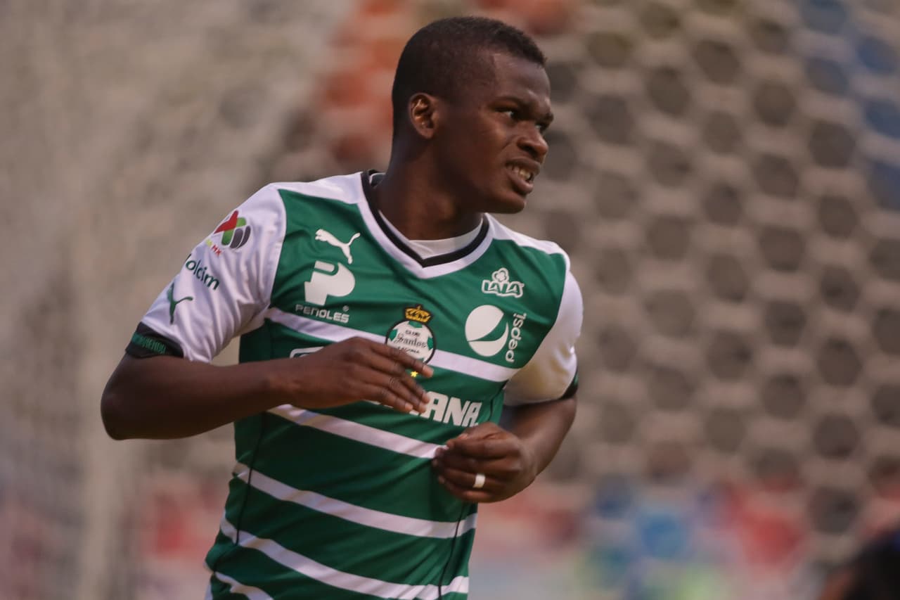 Quintero se convirtió en el extranjero más codiciado tras su paso con Santos Laguna. Llegó al equipo en 2008 y desde ahí demostró su capacidad, pero solo quedaría ratificada hasta ser campeón con Santos en 2012.