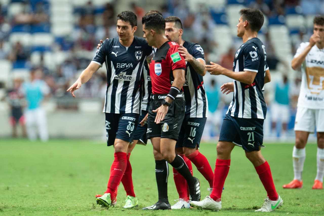 Con doblete del colombiano Duvan Vergara, Rayados de Monterrey consiguió su primer triunfo del Grita México A21 a costa de los endebles Pumas.
