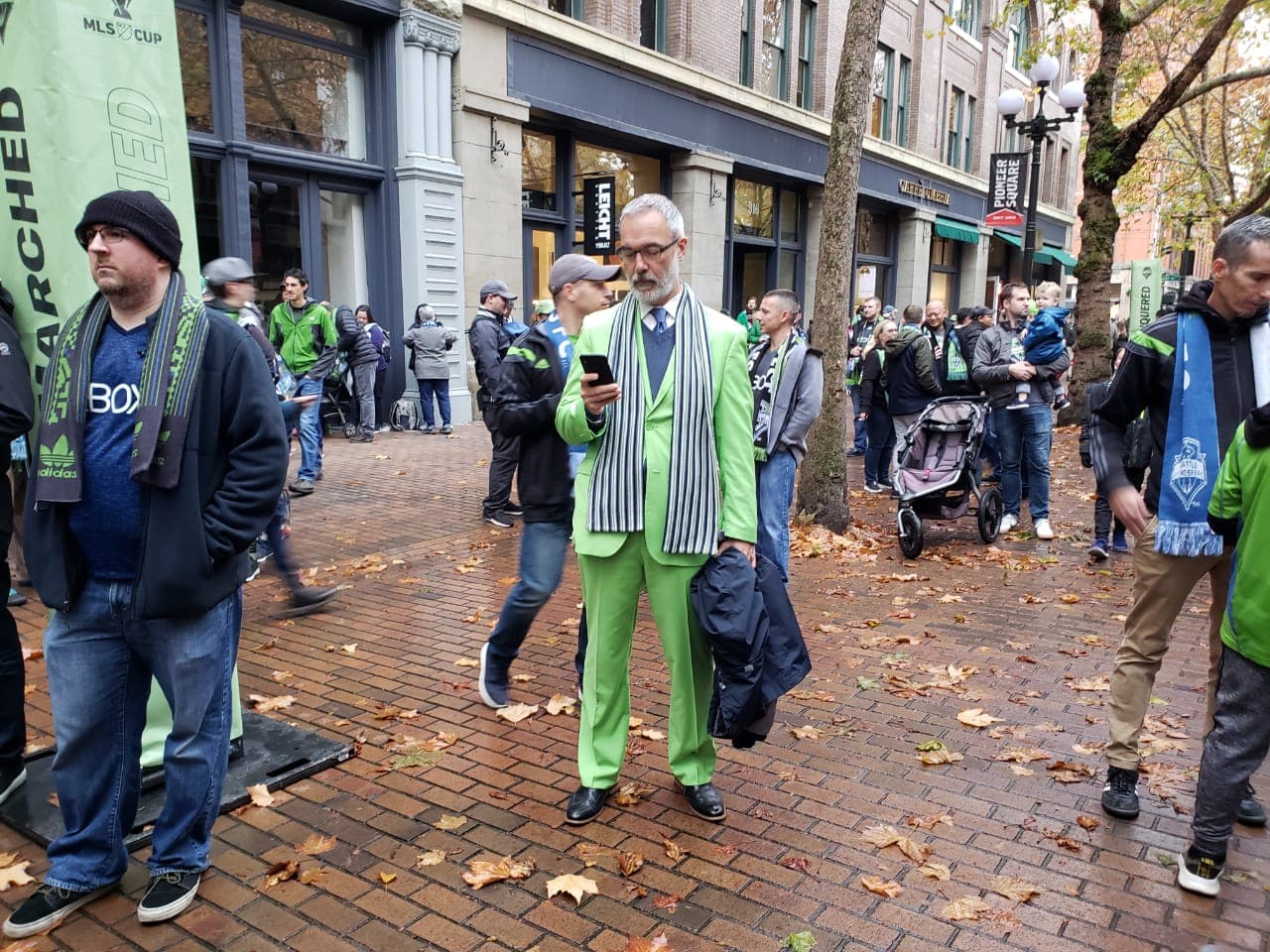 Gran ambiente entre la afición del Sounders previo al encuentro final contra el Toronto FC por la MLS Cup.