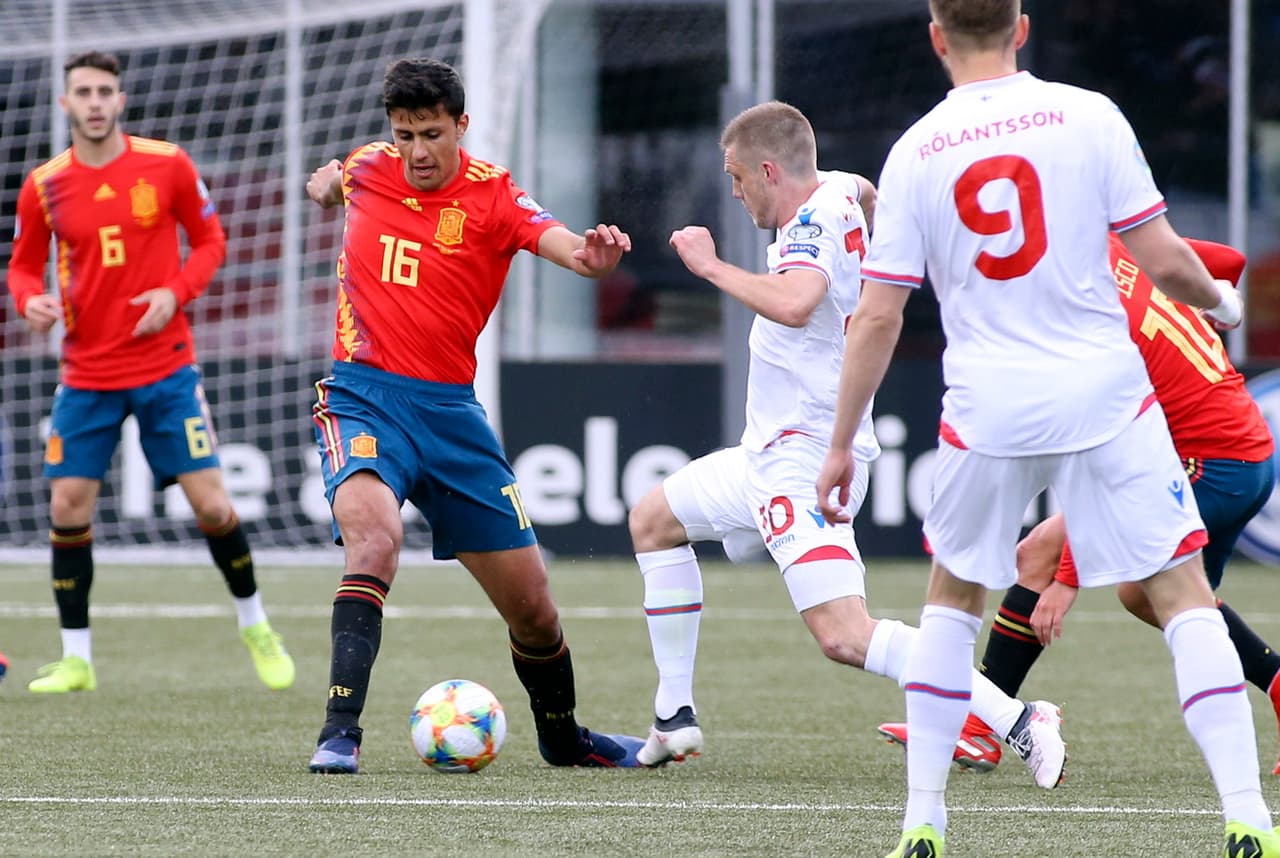 La posesión del balón fue claramente para España, que se encuentra junto a Islas Faroe en el Grupo F.
