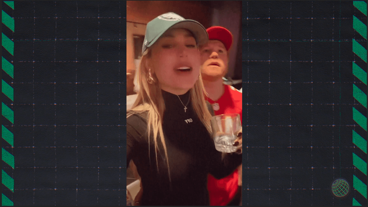 'Canelo' Álvarez disfruta del Super Bowl desde el State Farm Stadium