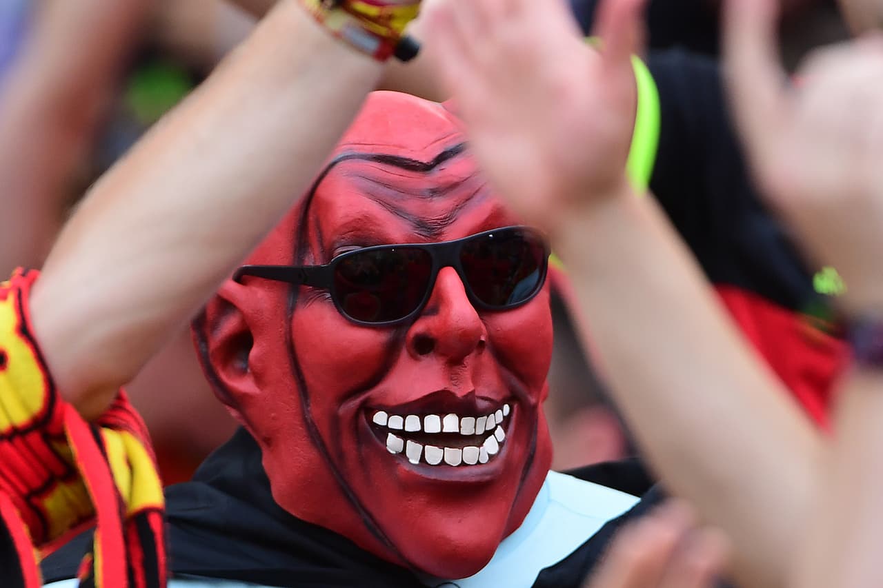 Esta intención de transmitir miedo al rival se comparte en el resto de continentes y este fanático de Bélgica quiere recordar porque su selección es conocida también como los 'Diablos Rojos'.