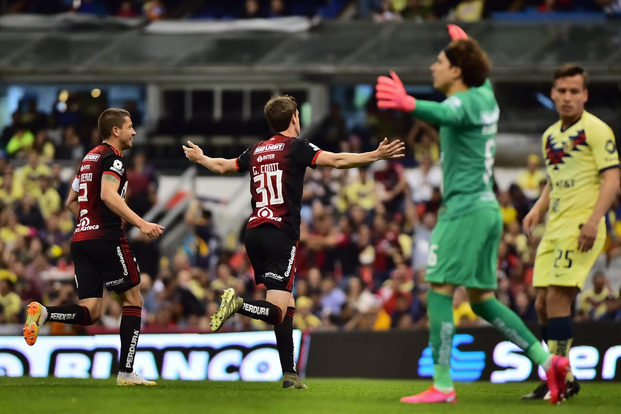Germán Conti abre el marcador, pero el árbitro anula el gol con asistencia del VAR por una falta sobre Bruno Valdéz.