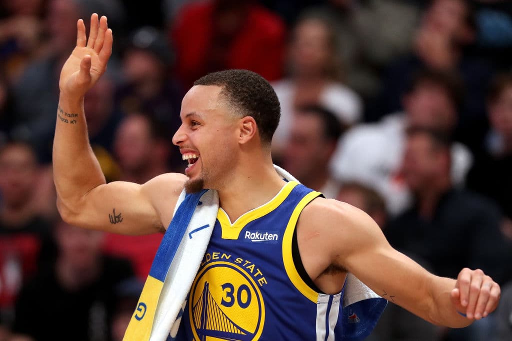 <b>5) Stephen Curry (Golden State Warriors)</b>. 2,979,080.