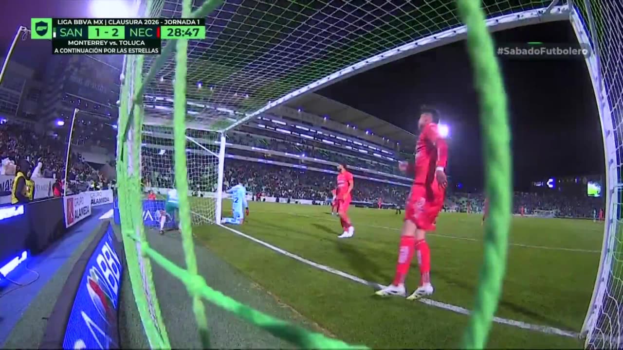 ¡GOL!  anota para Santos Laguna. Lucas Di Yorio