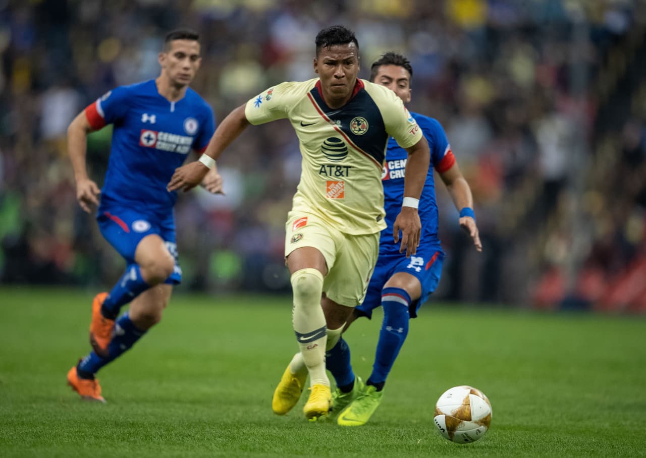 El delantero colombiano Roger Martínez fue el que más se acercó pero sin generar un diferencia en el marcador.