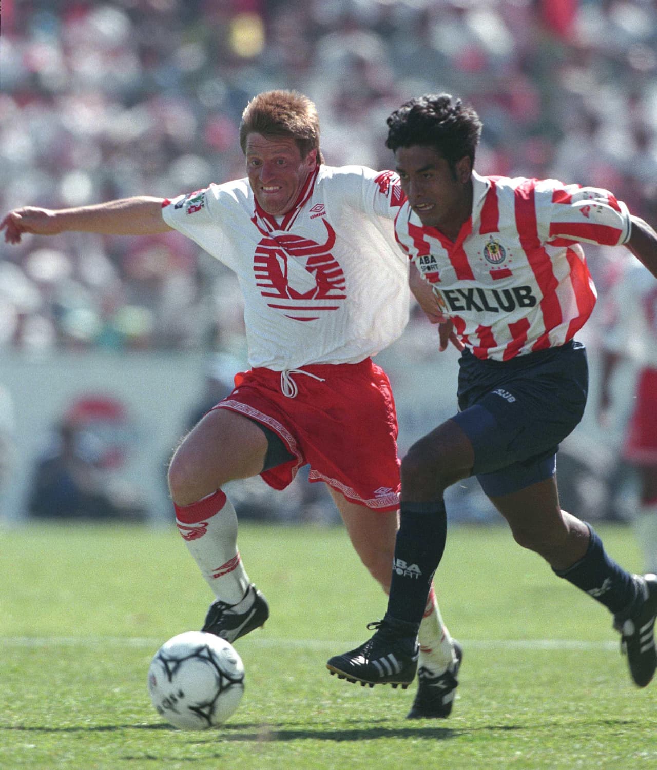 Siempre identificado con los equipos del pueblo, nunca jugó en ninguno de los cuatro grandes. Aquí, sudando la camiseta del Toros de Ciudad Nezahualcóyotl.