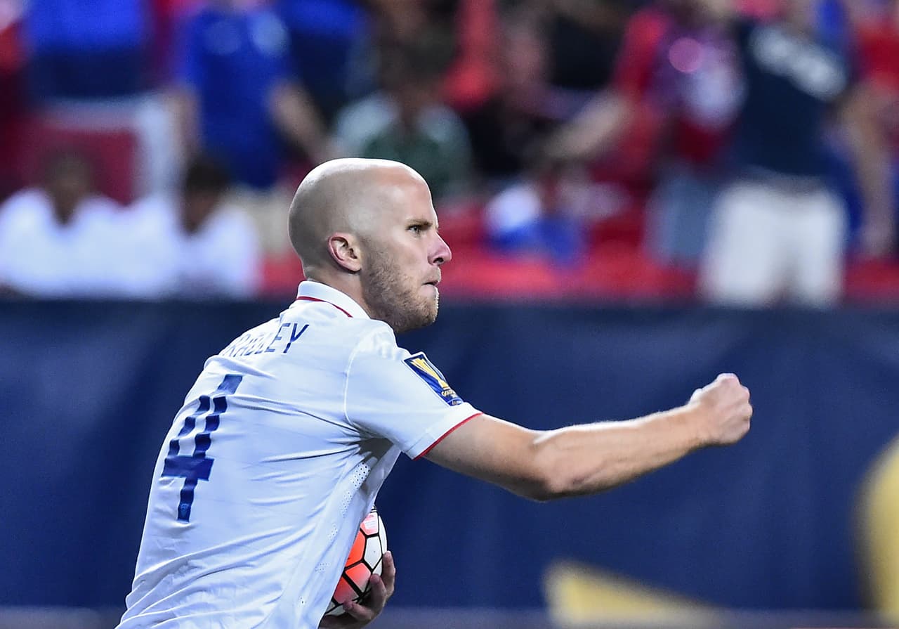 El otro candidato que por jerarquía se vislumbraba como el hombre que podía cargar con el peso del conjunto desde el medio campo es Michael Bradley. Cuenta con 28 años y ya una larga trayectoria en el conjunto estadounidense.