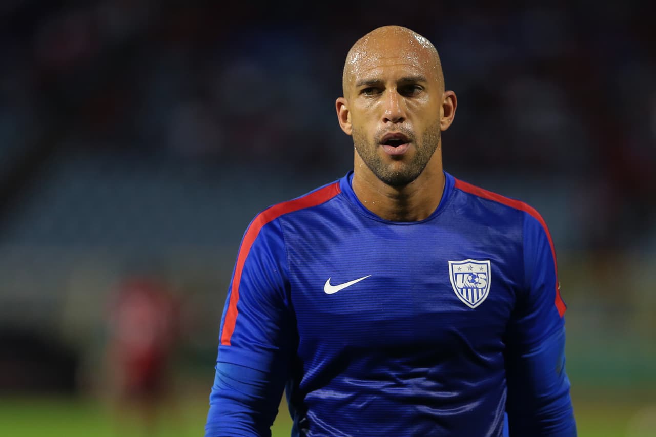 Desde el arco, Tim Howard con sus 38 años es el gran veterano del Team USA. Sus blasones incluyen tres copas del mundo, Juegos Olímpicos, Copas Oro y Copas Confederaciones. Tras su exitoso Mundial en Brasil 2014 se tomó un año sabático y le costó trabajo regresar al cuadro titular de Klinsmann.
