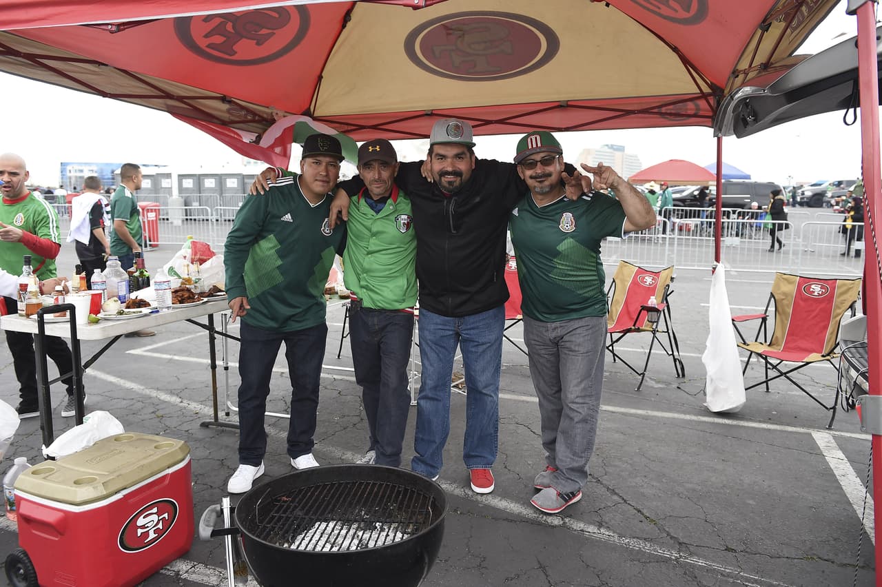 Así se vivió el color previo al partido amistosos internacional entre las selecciones de México y Paraguay en la casa de los San Francisco 49ers, el Levi's Stadium, en Santa Clara, California.