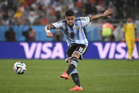 El coraje y garra de Marcos Rojo lo llevaron a disputar una final con Argentina. Quizás no salió campeón, pero si subió logró cotizarse mejor pasando de 5.7 a 9.4 mde, un 64.6% de mejoría.