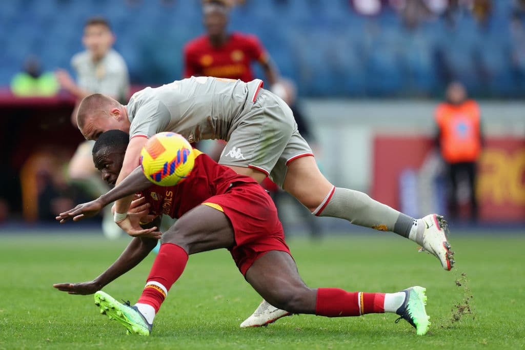 Con un explsado de cada lado, tanto como Roma como Genoa deciden parar la batalla y se conforman con el empate 0-0.