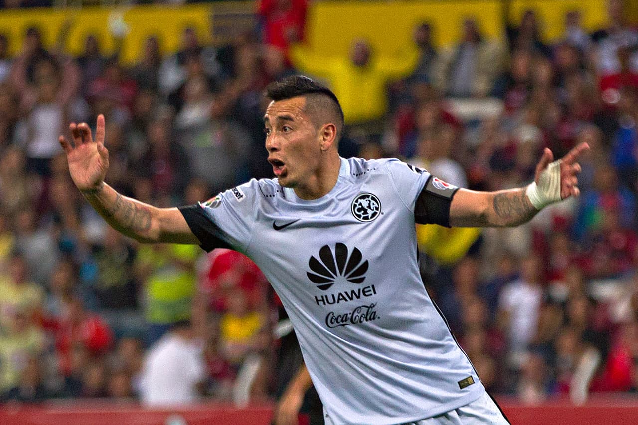 Además de su calidad como jugador, el colmillo de "Sambu" para buscar el contacto y reclamar el menor toque a su persona, lo hace un tipo difícil de contener.