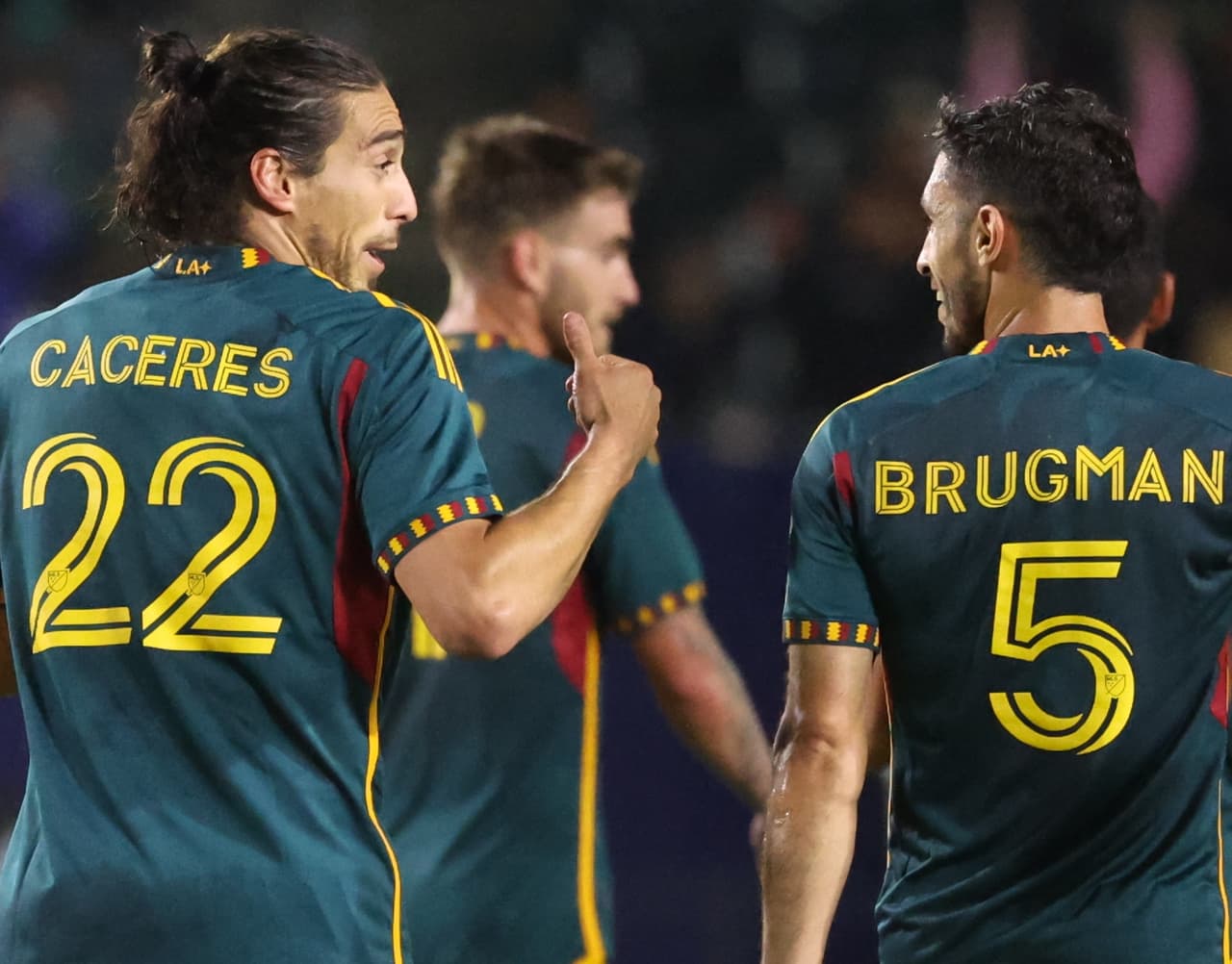 Martín Cáceres marcó el primer tanto de la victoria de LA Galaxy en el Cali Clásico.