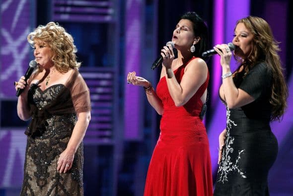 Junto con otros artistas, Jenni Rivera prestará su hermosura y voz a algunos de los eventos previos al Super Bowl y aquí le rendimos un pequeño homenaje.