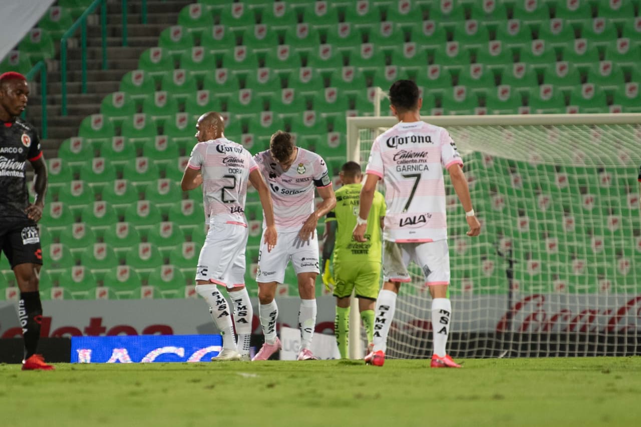 Con goles de Gael Sandoal y autogol de Vladimir Loroña santos vence y complica la clasificación de Xolos.