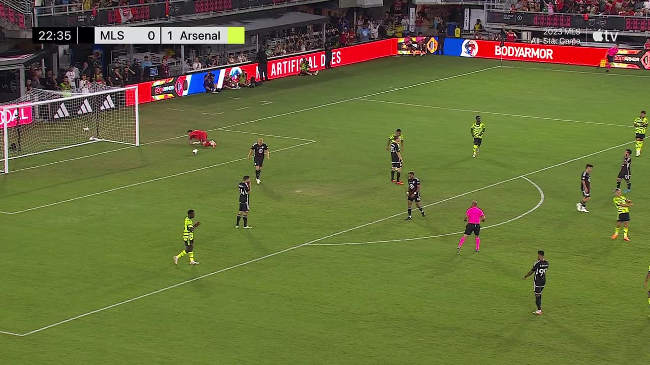 ¡Otra 'joyita'! Trossard recortó y sacó un 'balazo' para el 0-2 del Arsenal