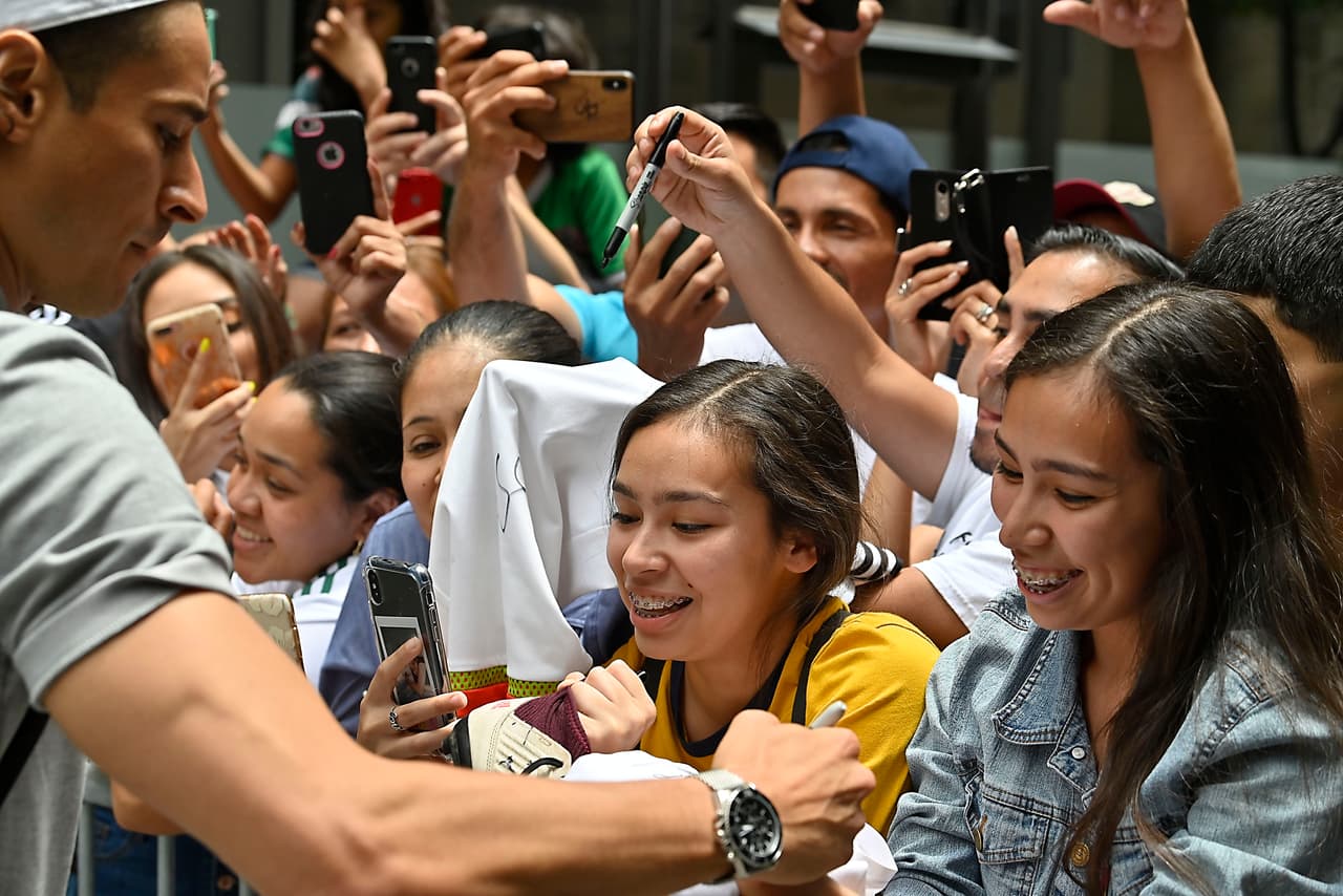 Los fanáticos recibieron a la Selección Mexicana en Phoenix Arizona, donde este martes se enfrentarán con Haití en la Semifinal de la Copa Oro.