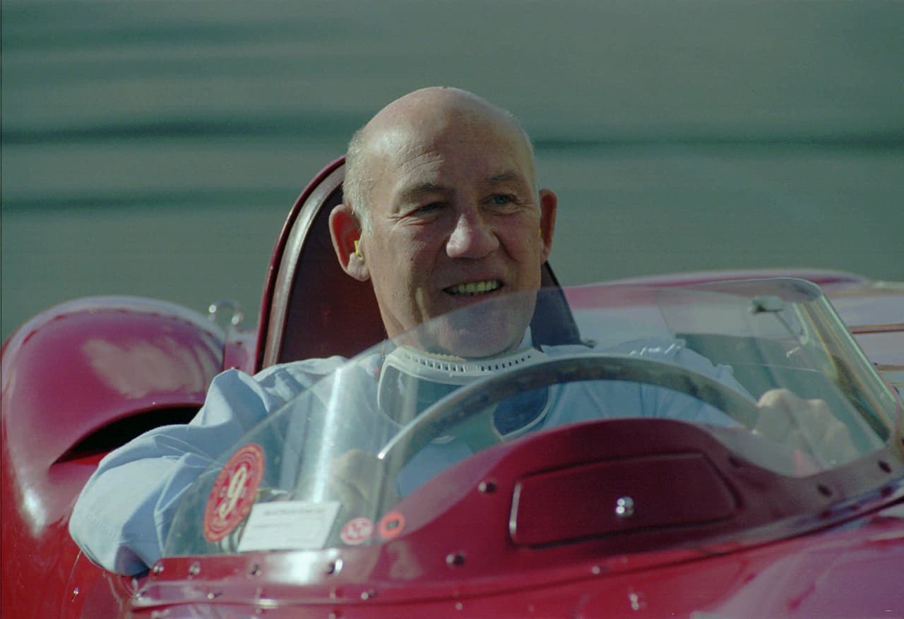 A pesar de nunca haberse adjudicado un título de la Formula 1, el piloto Sir Stilring Moss, fue considerado uno de los mejores que han corrido en dicho certamen. Mantiene un récord de 16 victorias entre los pilotos que nunca se llevaron una F1. Murió a los 90 años.