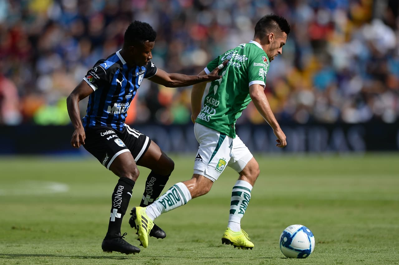 Con la ventaja por la mínima, los Esmeraldas empezaron a trasladar mejor el esférico.