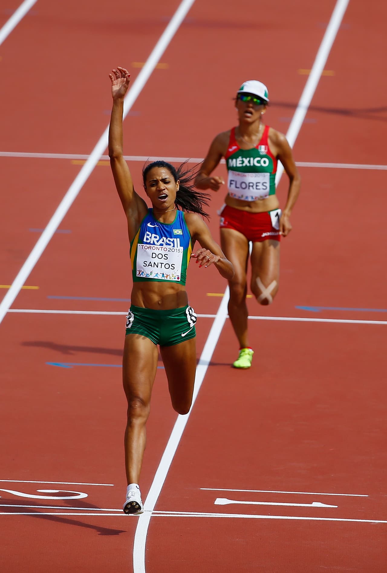 A Brenda Flores la medalla de oro se escapó en el último tramo de la final de 5.000 metros de atletismo, pero la plata es un premio nada despreciable en su primeros Juegos Panamericanos.