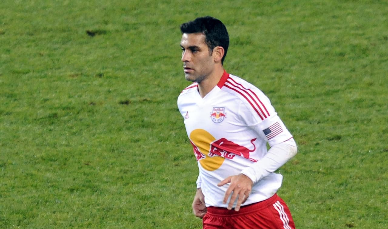 <b>Rafa Márquez</b>
<br>Llego por la puerta grande y se fue por la de atrás. Se esperaba muchísimo del mexicano, pero entre lesiones y expulsiones, ayudo poco a intentar romper el ayuno histórico de NYRB.