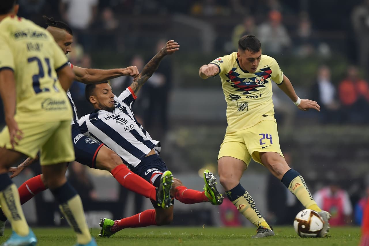 Viñas corta hacia dentro desde la banda derecha y dispara a gol para vencer a Barovero.