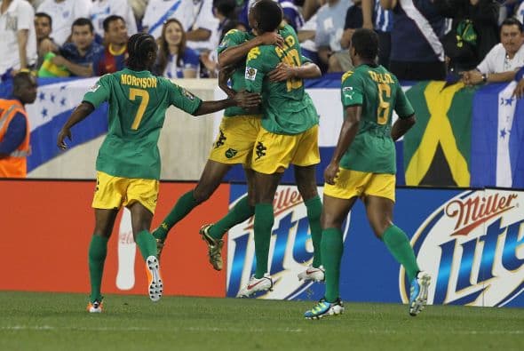 El triunfo permitió a Jamaica empatar a 2-2 en los cuatro duelos que ambos equipos han mantenido durante la competición de la Copa Oro con Honduras que ganó en 1991 (5-0) y en el 2000 (2-0).