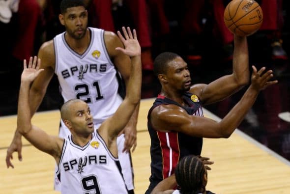 Todo o nada. Dispuestos a dejar la vida en la cancha San Antonio fue por su quinto campeonato mientras Miami buscaba salir de la mala racha 3-1 pese a que ningún equipo en la historia lo había logrado en una final. San Antonio apaleó a Miami.          