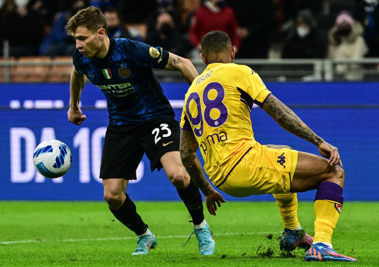 Lucas Torreira adelantó a la Fiorentina, pero neerlandés Denzel Dumfries le dio el empate al Inter.