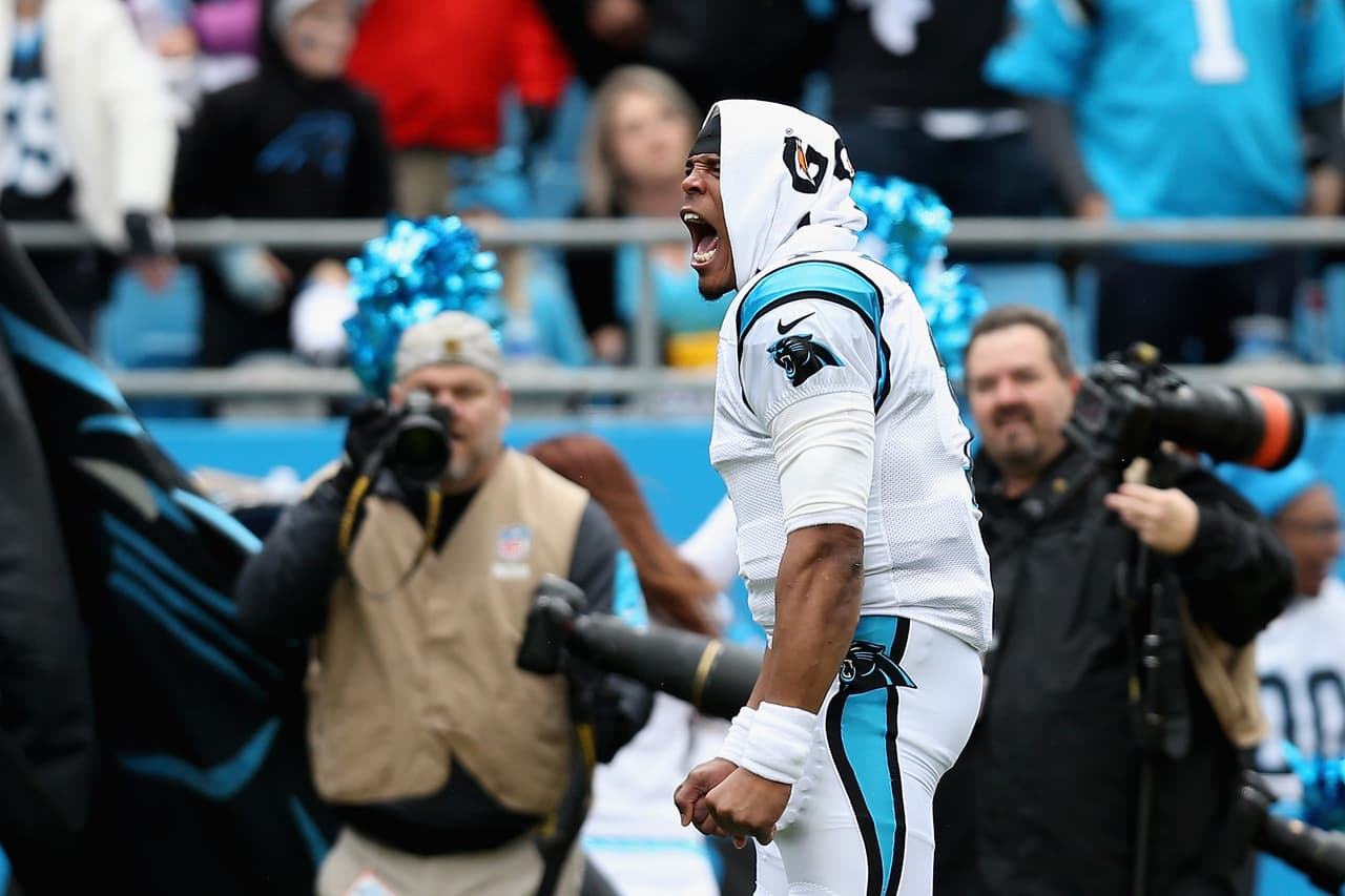 Cam no dejaba de levantarles el ánimo a su equipo.