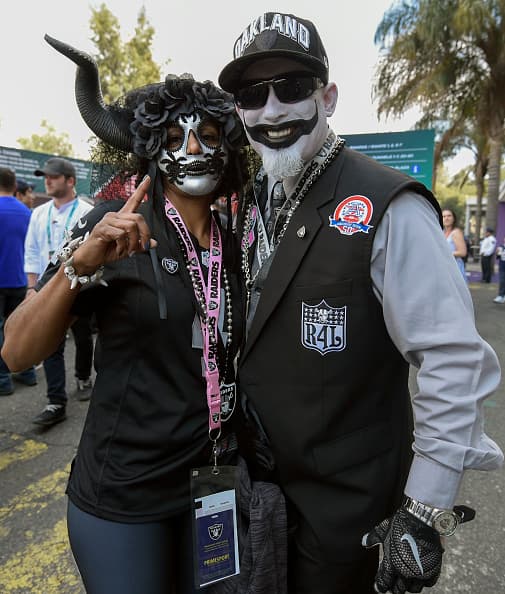 Maquillajes, disfraces, banderas... todo vale para demostrar la pasión que se siente en México por la NFL.