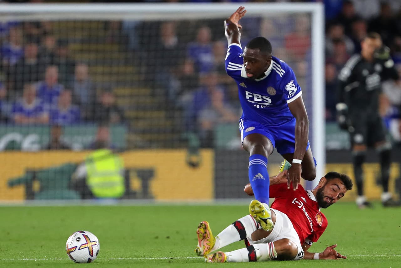 Manchester United sigue en franca mejoría y ligó su tercer triunfo, esta vez la víctima fue el Licester City que no ha ganado en la temporada.