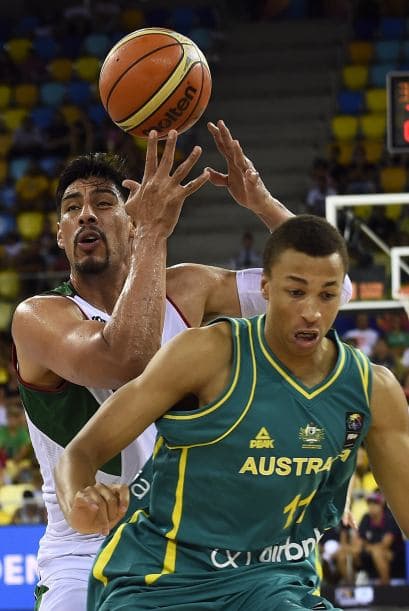 Luis Scola y Gustavo Ayón estuvieron entre los 10 primeros reboteadores, el argentino con 44 rebotes y el mexicano con 30.