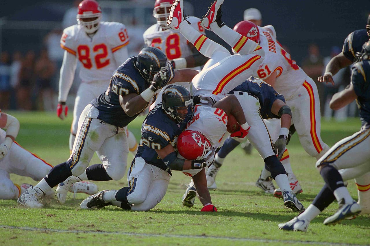 SUPER BOWL XXXII / Qualcomm Stadium en San Diego Ya no se llamaba Jack Murphy la casa de los San Diego Chargers, no importa, el equipo era un fracaso, registraron 4 - 12.