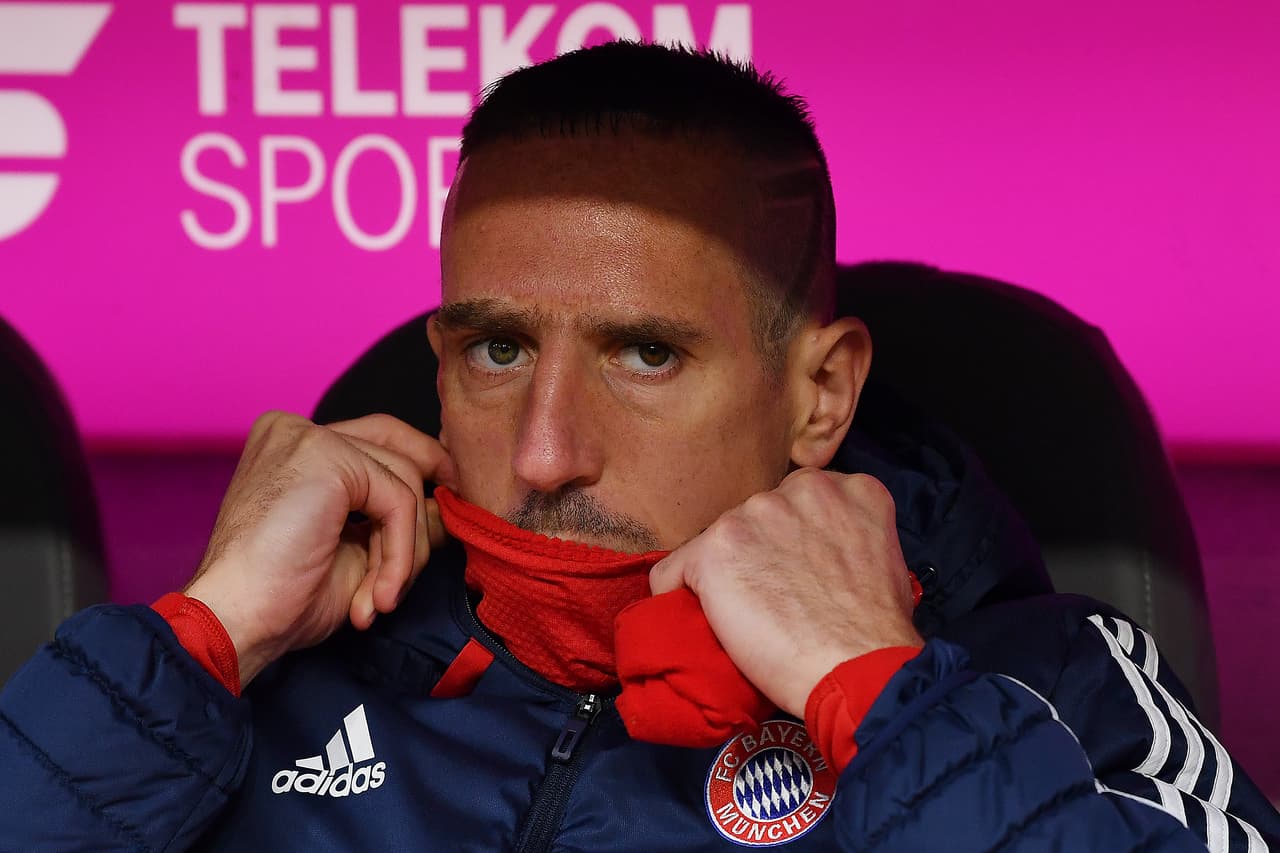 El equipo bávaro guardó algunos de sus titulares habituales, entre ellos al francés Frank Ribery y al colombiano James Rodríguez, que vieron todo el partido desde la banca.