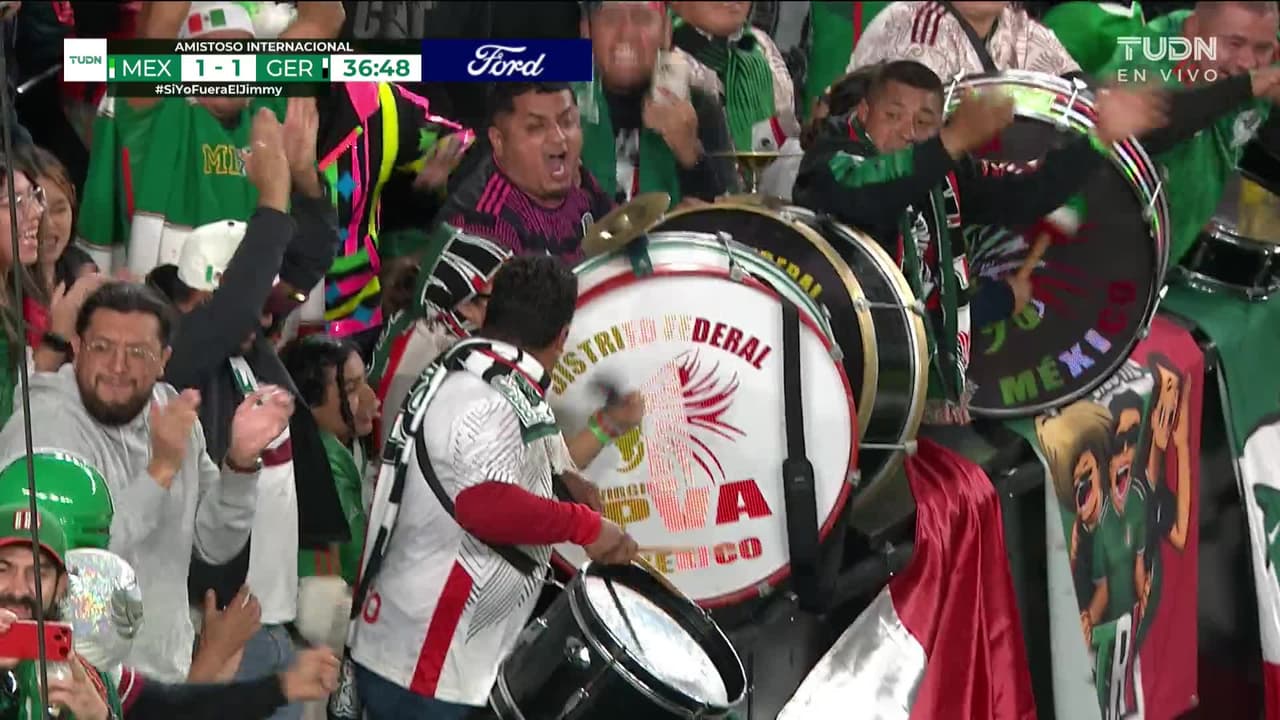 ¡GOL!  anota para México. Uriel Antuna